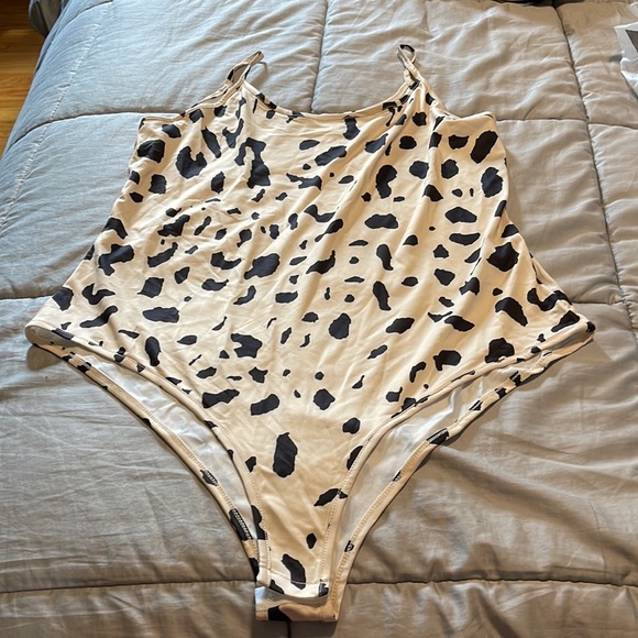 SHEIN Bodysuit - Picture 2 of 4